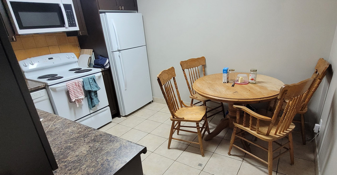 Awesome Kitchen with Plenty of Room and Kitchen Table